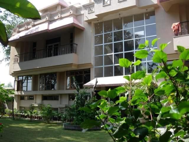 Ananda Krishna Van Vrindāvan Exteriör bild